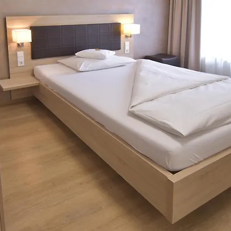 - Restaurant Hirsch Hotel 3*