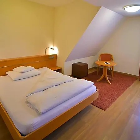 - Restaurant Hirsch Hotel 3*