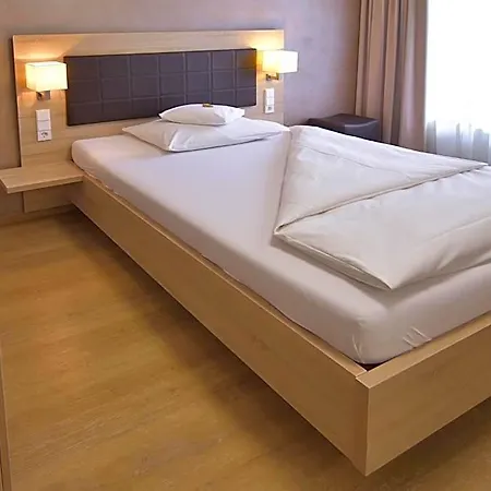 - Restaurant Hirsch Hotel