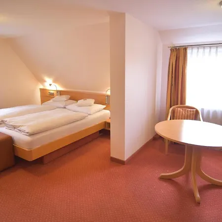 - Restaurant Hirsch Hotel