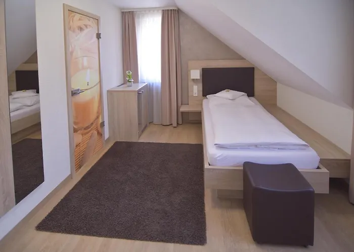 - Restaurant Hirsch 3* Heimsheim